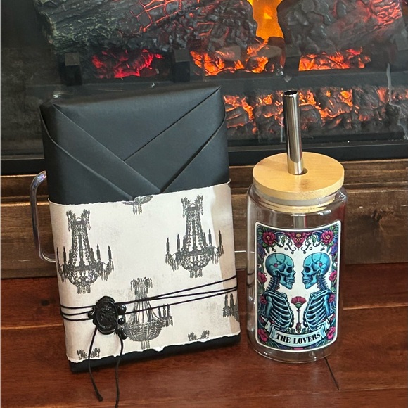 💀🔥Spicy Dark Romance Blind Date Book GIFT BOX w/ glass tumbler, tote and more - Picture 1 of 3